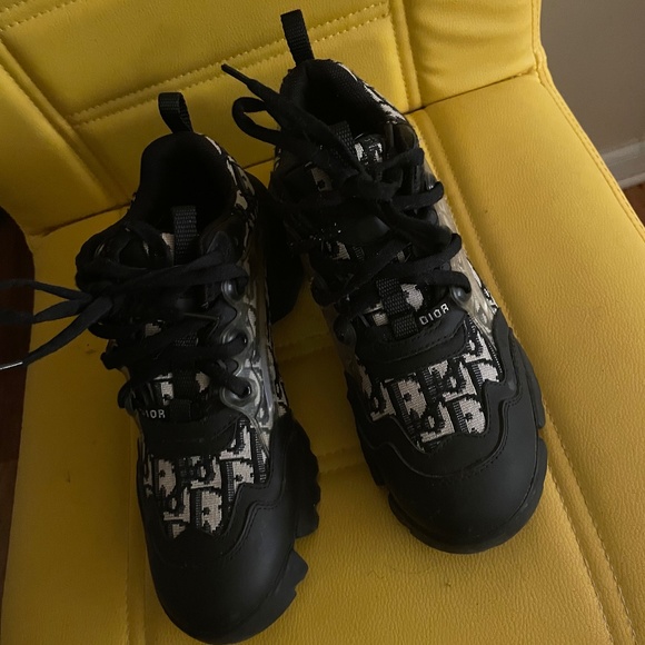 Christian Dior Sneakers - Picture 1 of 2